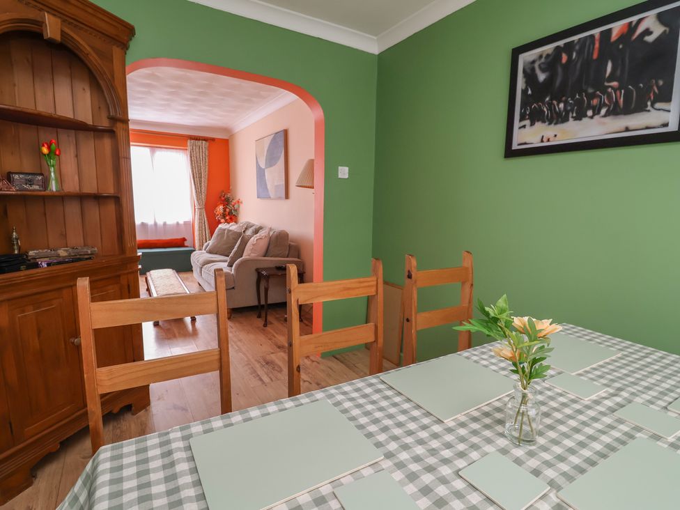A dining room with a table and chairs at Hafan Deg in Holywell