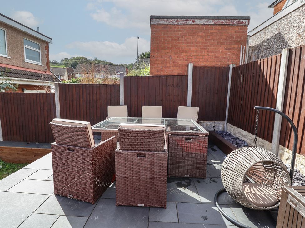 An outdoor space with a table and chairs at Hafan Deg in Holywell