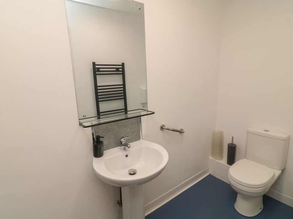 A bathroom with a sink and toilet at Barlings, Billinghay, Lincolnshire