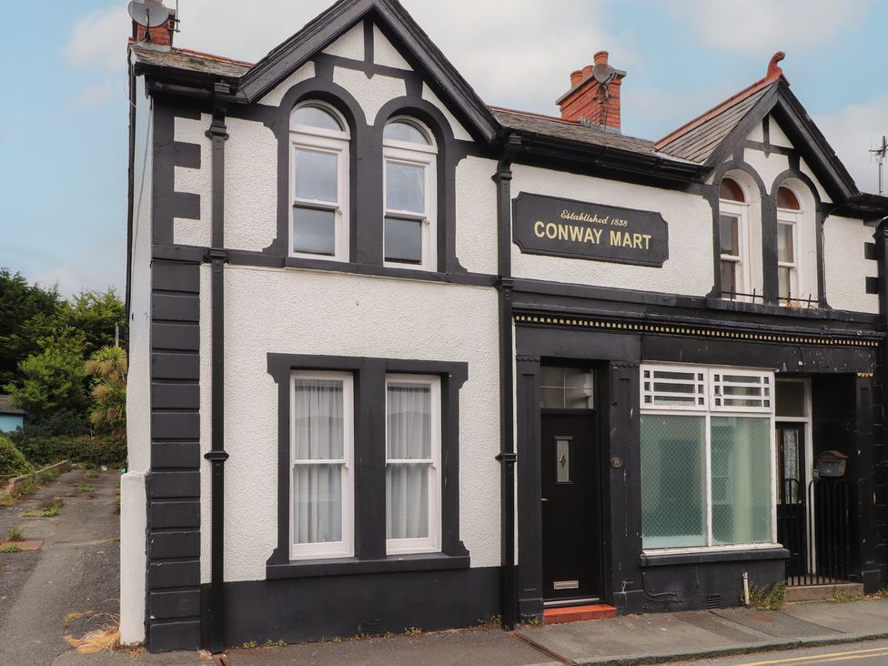 A building with a sign that reads Conway Mart at Conway Mart Cottage in Conwy