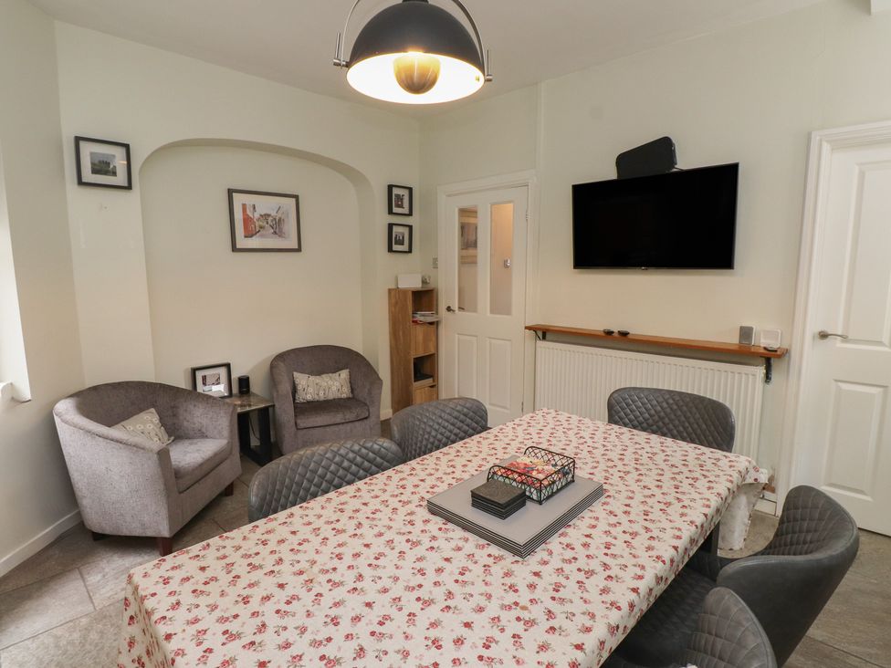 A dining room with a table and chairs at Conway Mart Cottage in Conwy