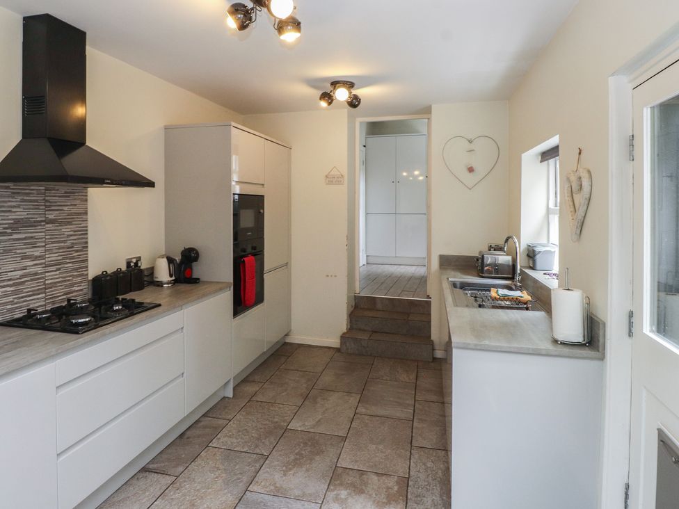 A kitchen with countertop and appliances at Conway Mart Cottage in Conwy