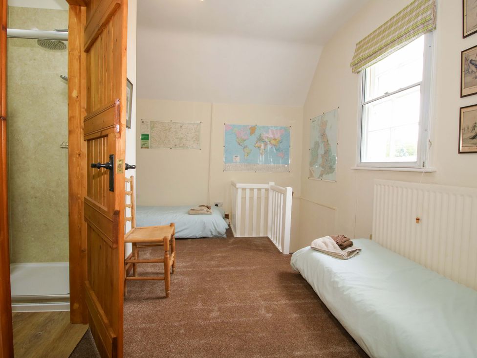 A bedroom with a shower and beds at Kwerky Cottage in 
