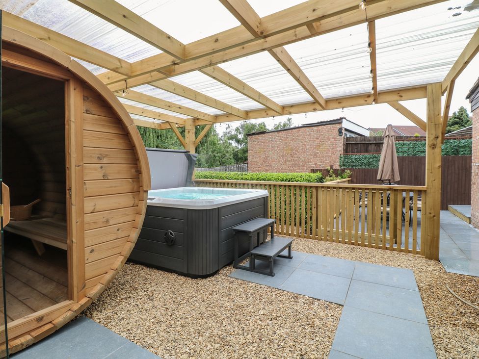 An outdoor area featuring a hot tub and sauna at The Kingfisher Falls in Melton Mowbray