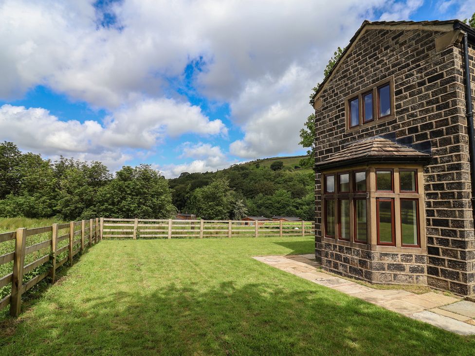 A house with a fence and green grass at Greenfield Manor near Greenfield