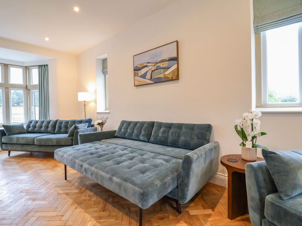 A living room with a sofa and lamp at Greenfield Manor near Greenfield