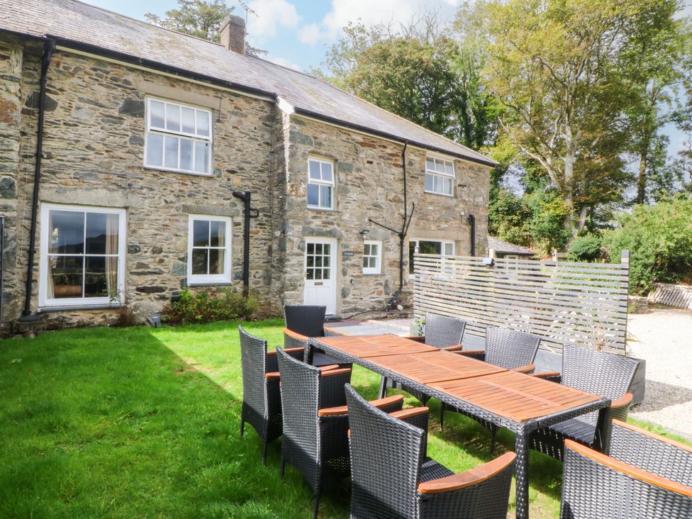 An outdoor seating area with a table and chairs at Ty Mawr in Criccieth