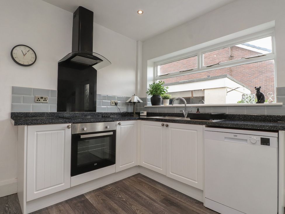 A kitchen with an oven and a sink at Nampara in Colwyn Bay