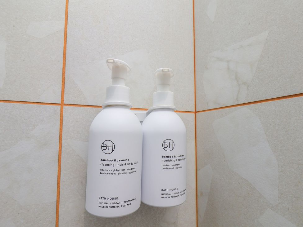 Bathroom with body wash and conditioner on tiles at Apartment Yellow in Whitby
