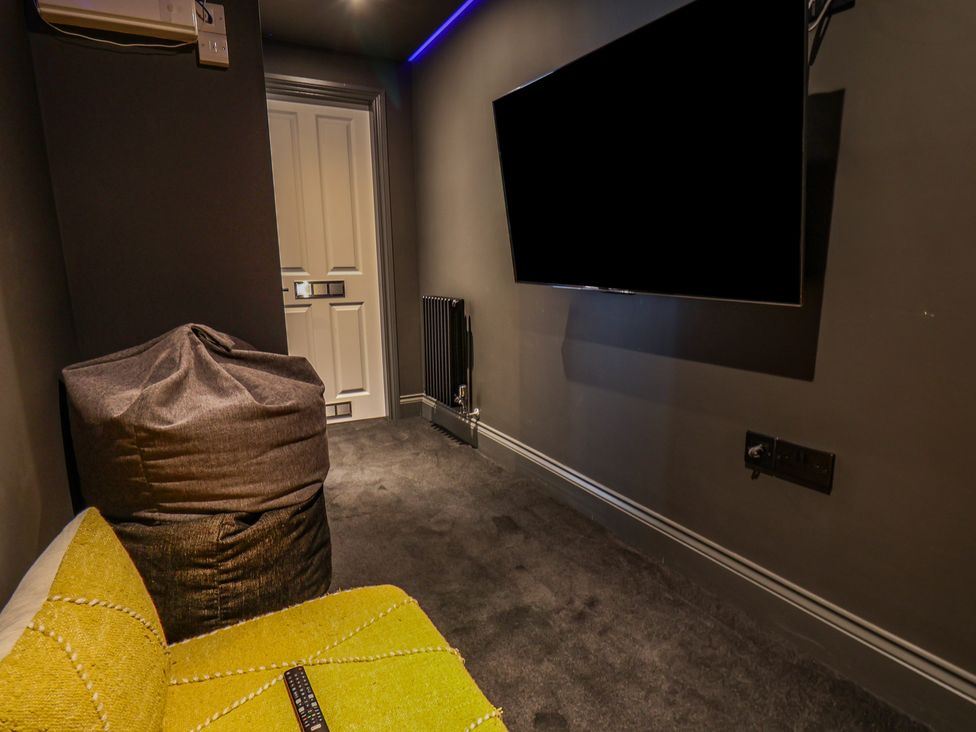 A snug with a sofa and a television at Apartment Yellow in Whitby