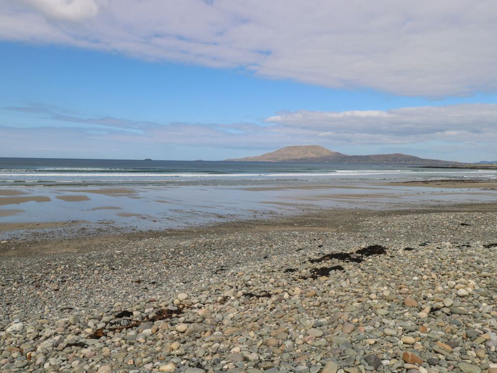 A beach with rocks and water at Islands Inn in Louisburgh, County Mayo