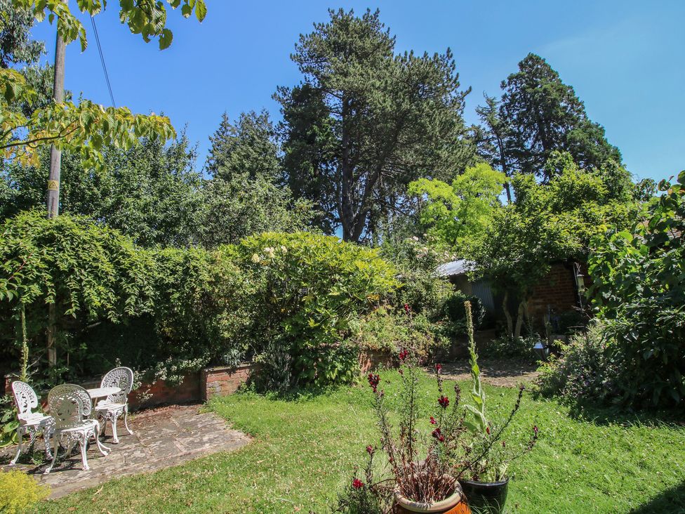 A garden with a table and chairs at Apple Bough Cottage Kinnersley near Weobley