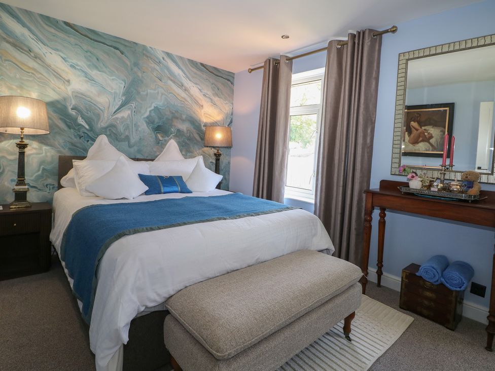 A bedroom with a bed and a dressing table at The Dacha in Winchester