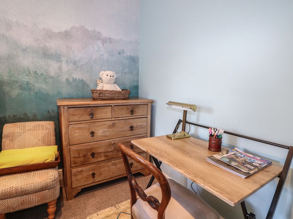 An office with a desk and a chair at The Dacha in Winchester