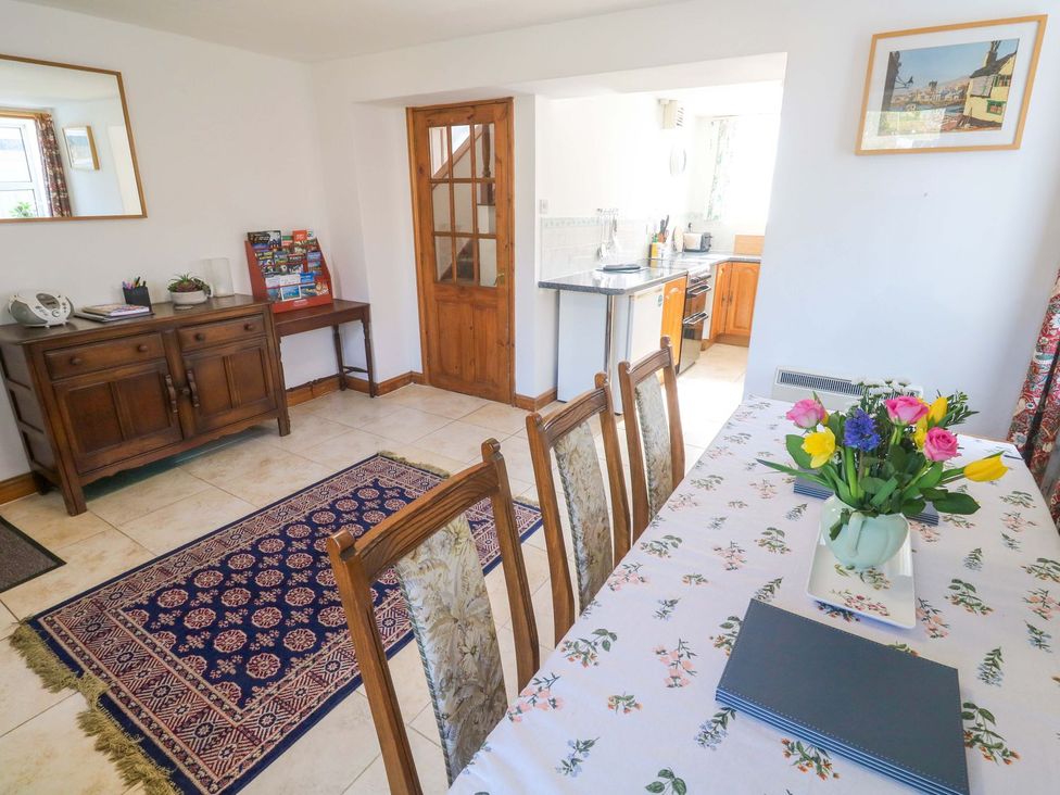 A dining room with a table and chairs at Chyandaunce in Penzance