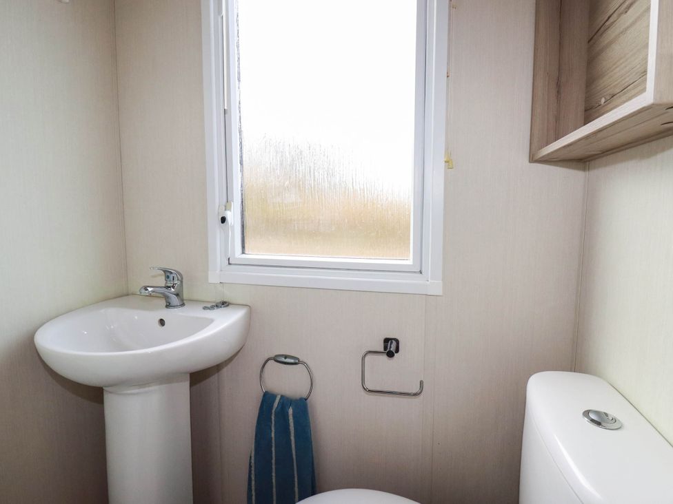 A bathroom with a sink and toilet at Roslenn St Agnes