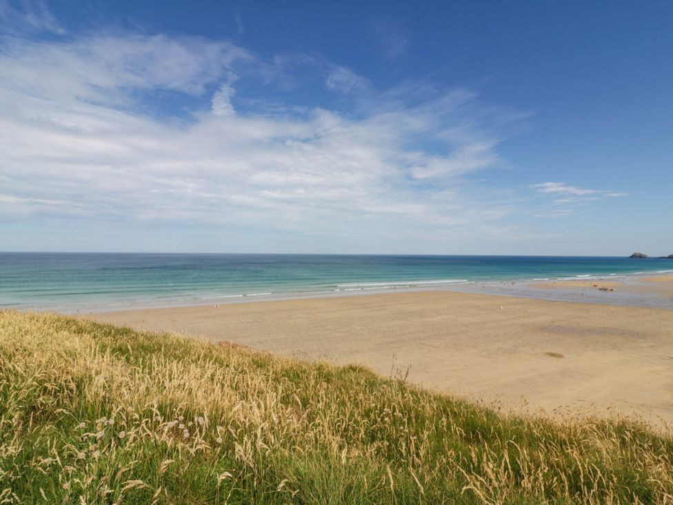 A beach view with grass in the foreground at Roslenn in St Agnes