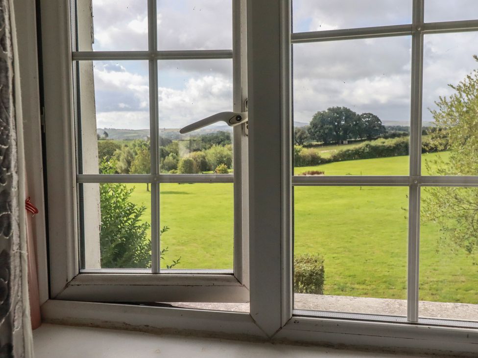 A window view showing grass and trees at Rose Cottage Launceston