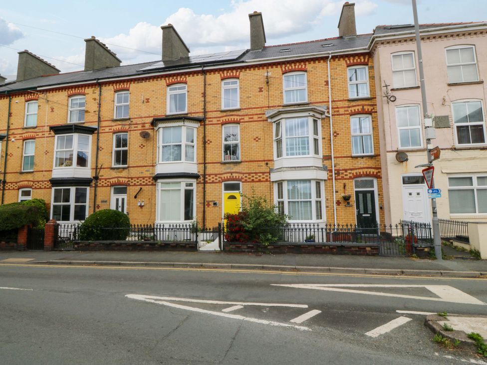 A house with multiple windows and a front garden at Jack's House in Tywyn