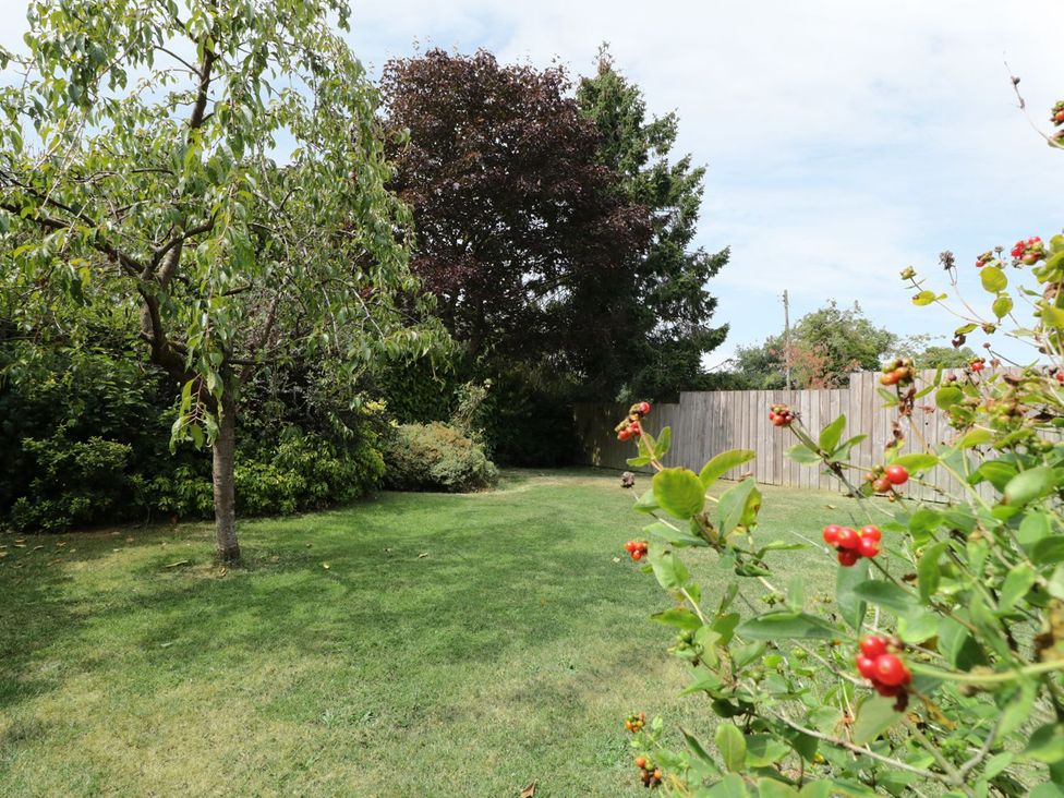 A garden with trees and grass at The Hop Kiln in Tenbury Wells