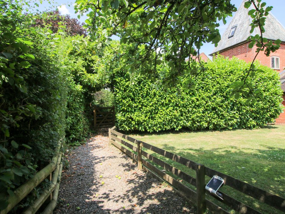 A garden with pathway and hedges at The Hop Kiln in Tenbury Wells