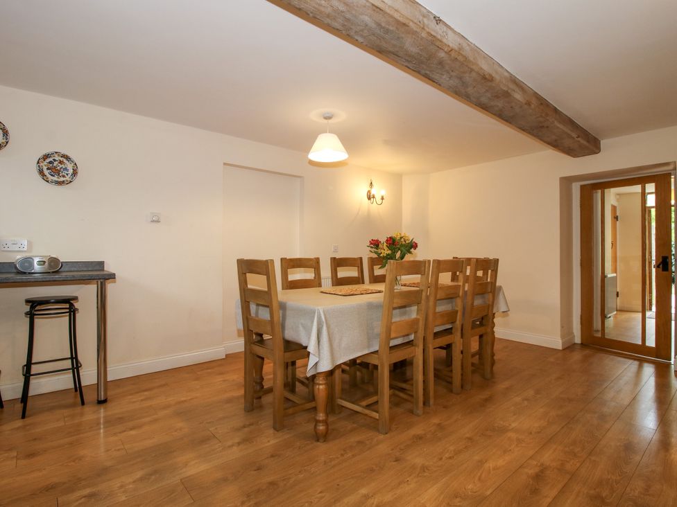 A dining room with a table and chairs at The Hop Kiln in Tenbury Wells