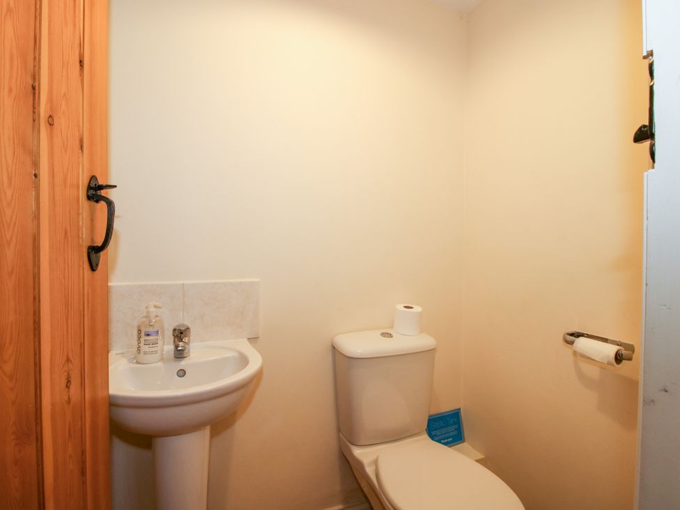 A bathroom with a sink and toilet at The Hop Kiln in Tenbury Wells