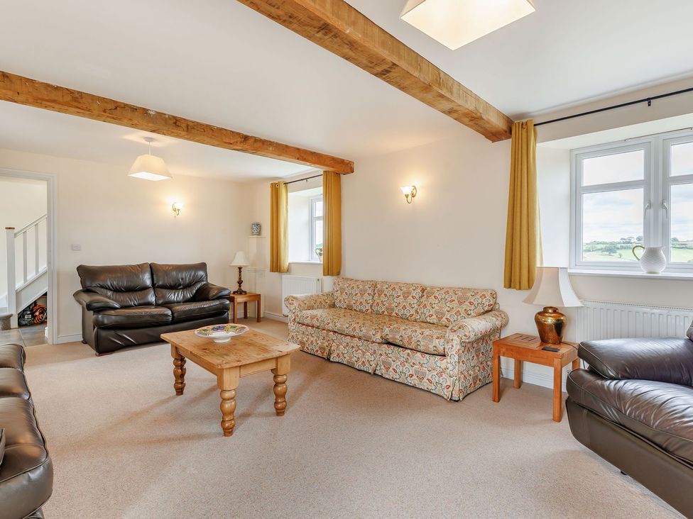 A living room with sofas and a coffee table at Wood Cottage in Tenbury Wells