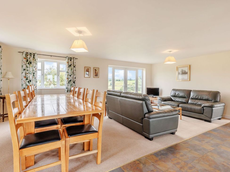 A dining room with a table and chairs at Wood Cottage in Tenbury Wells