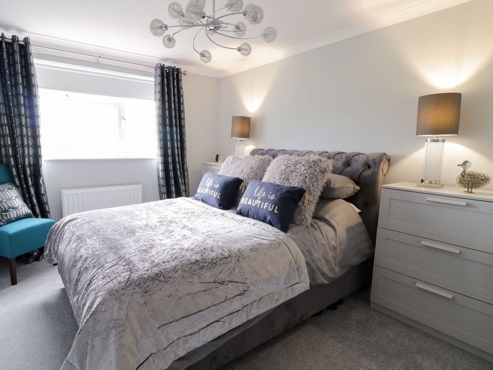 A bedroom with a bed and bedside lamps at Gwelfor in Cemaes Bay