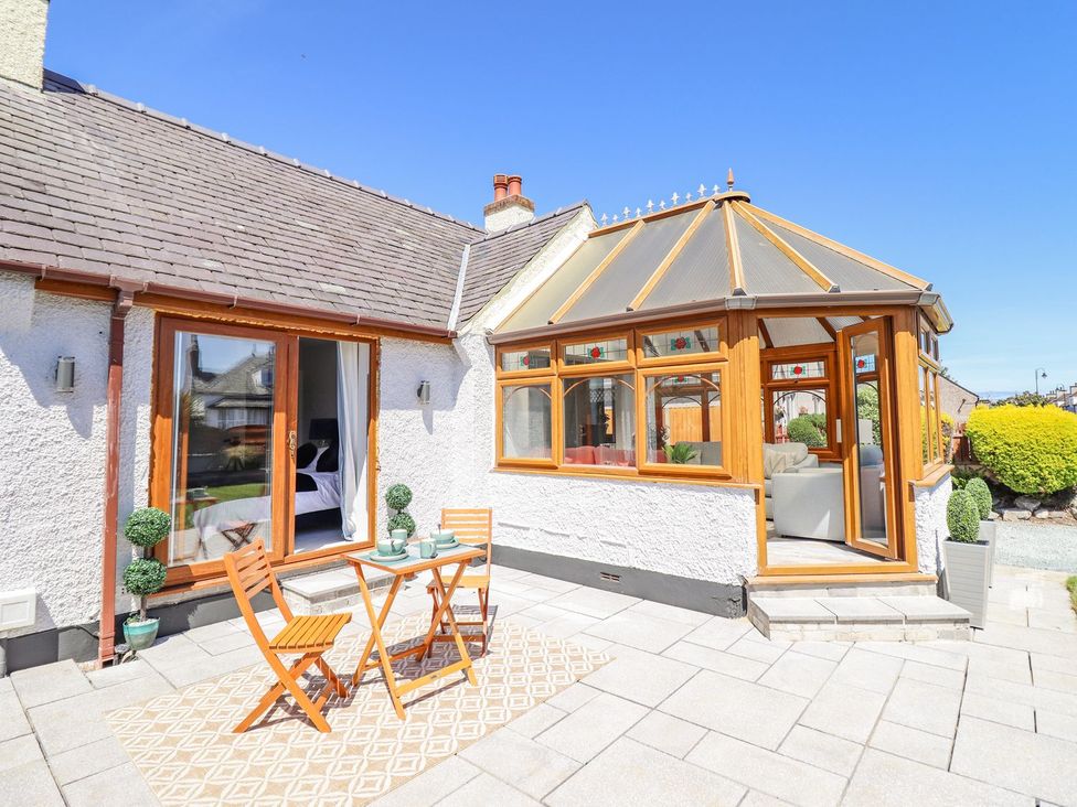 An outdoor seating area with a table and chairs at Trefin Cemaes Bay