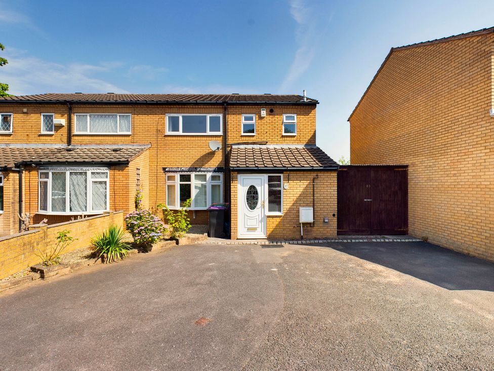 A house with a front door and driveway at Tranquil Telford Retreat - 3 Bedroom House in Telford