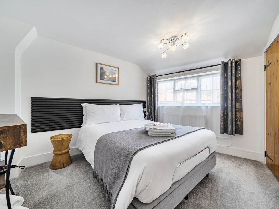 A bedroom with a bed and bedside table at Captivating 2 Bed House in Nettleham