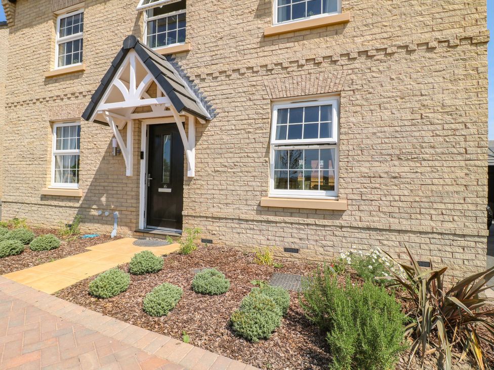 A front entrance with door and windows at No.6 Beck Crescent, Ashbourne
