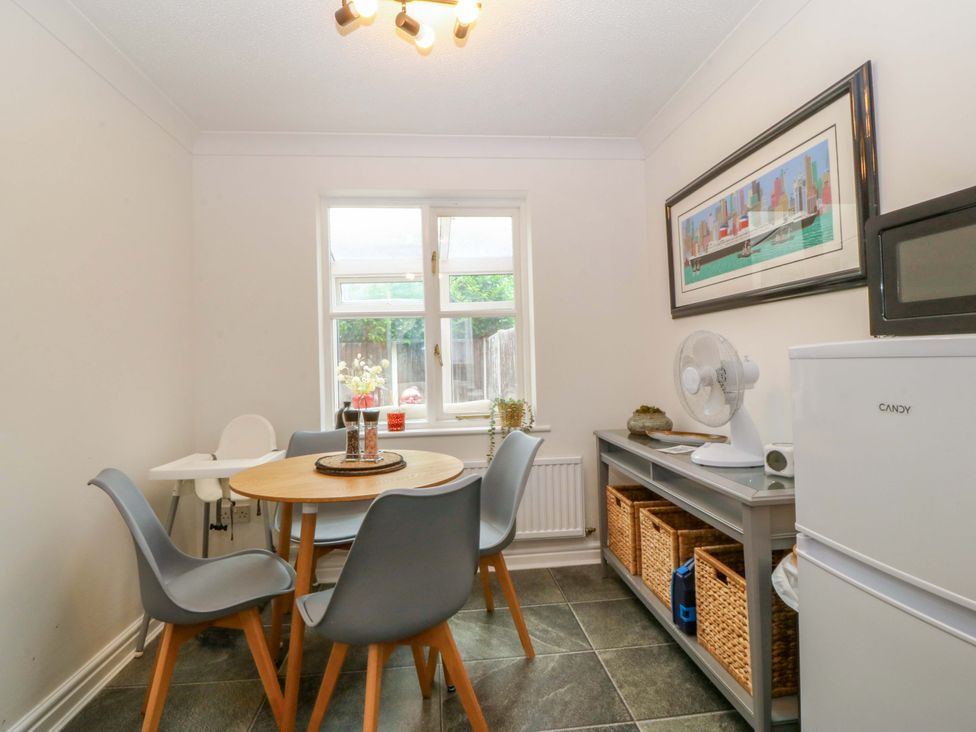 A dining room with a table and chairs at Robins Nest in Rhyl
