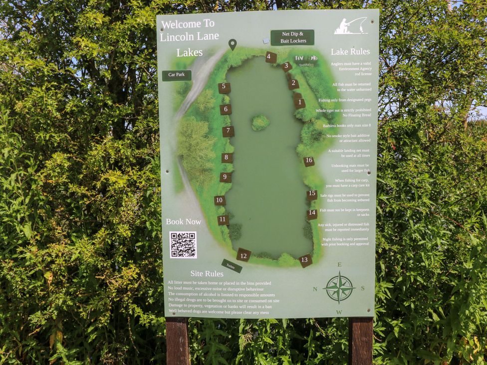 A map of Lincoln Lane Lakes with fishing rules and car park details at Moorhen Lodge in Market Rasen