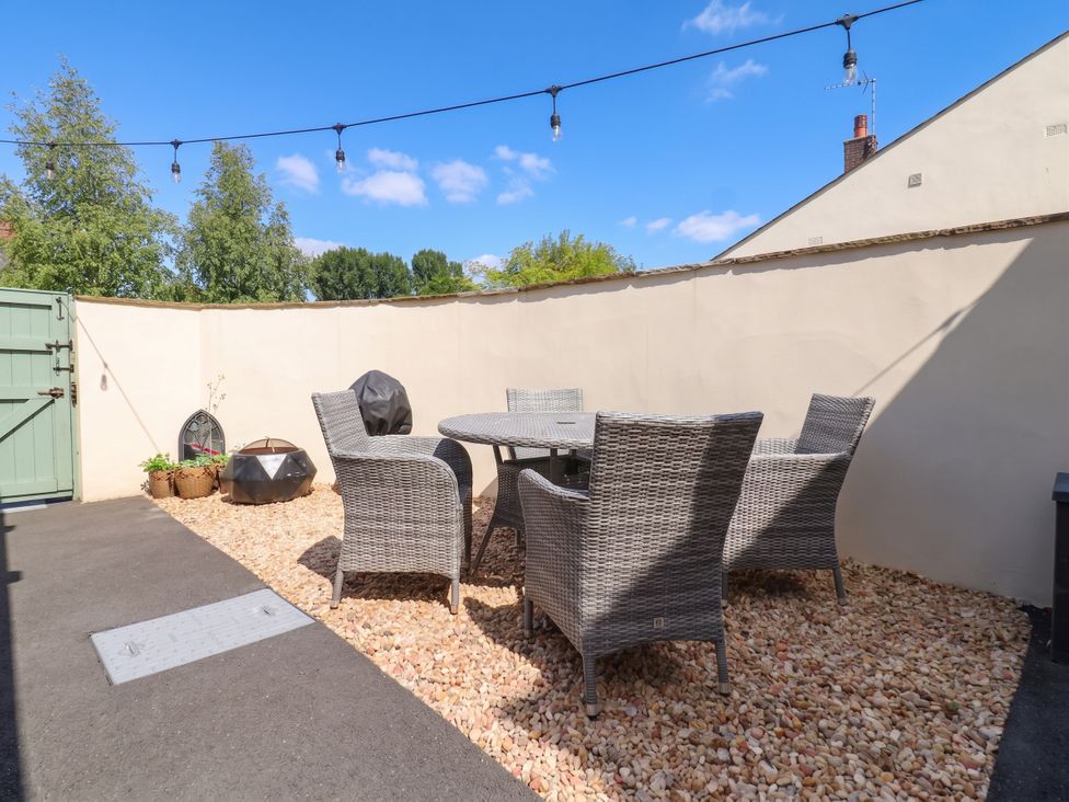 A garden with a table and chairs at 4 Church Hall Mews Garstang