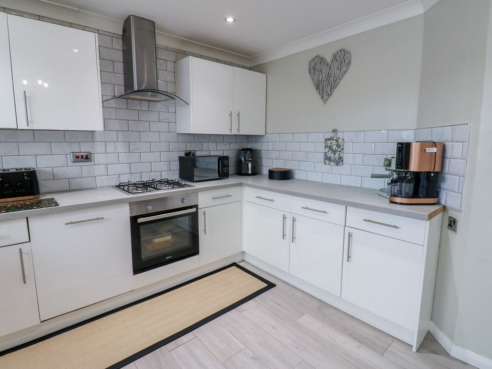 A kitchen with modern appliances at 4 Murrayfields Newcastle upon Tyne