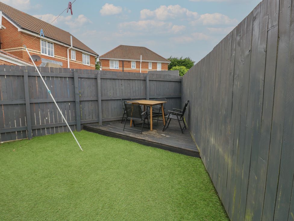 A garden with a table and chairs at 4 Murrayfields in Newcastle upon Tyne