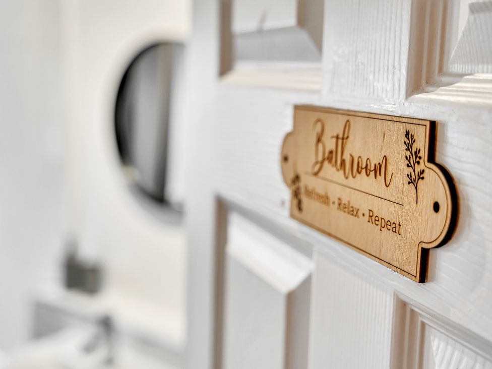 A bathroom sign on a door at Peak View Terrace