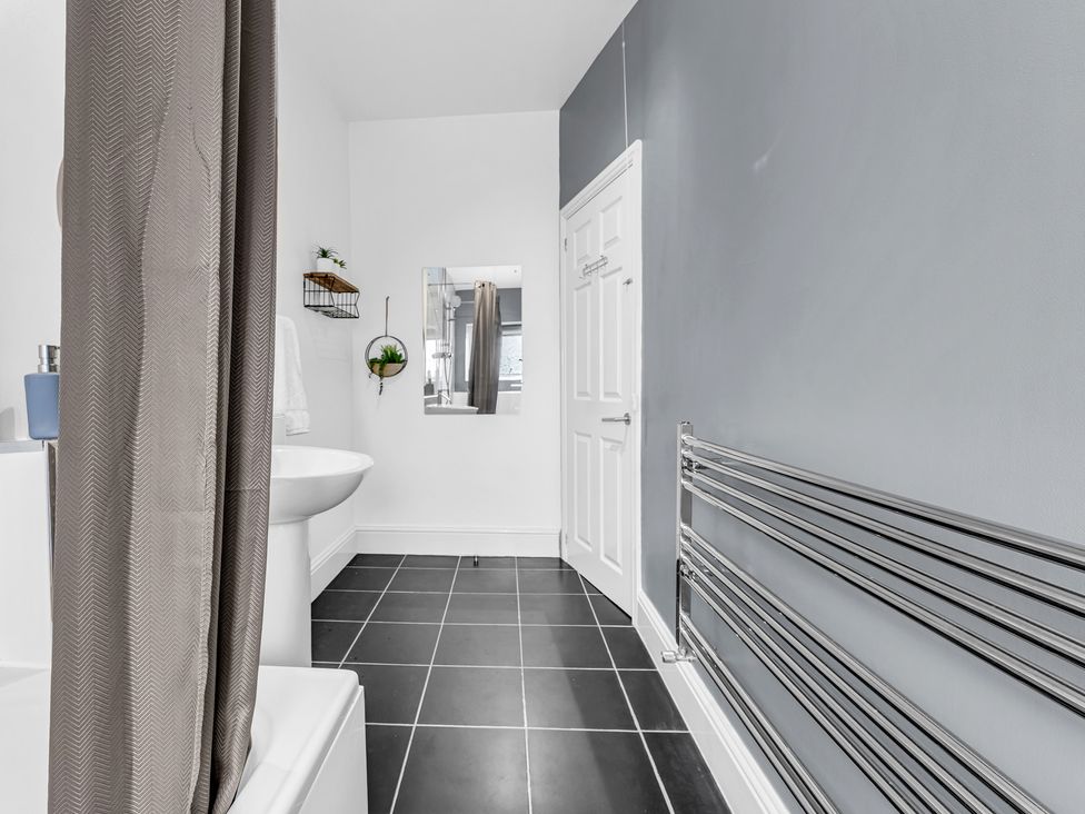 A bathroom with a bathtub and towel at Peak View Terrace