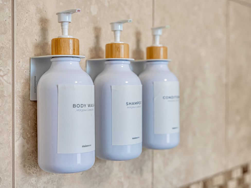 Pumps for body wash shampoo and conditioner in a bathroom at Peak Side Terrace Buxton