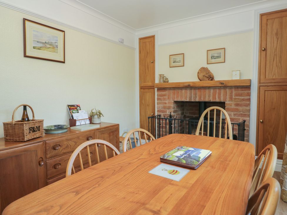 A dining room with a table and chairs at Throstlegarth in Milnthorpe