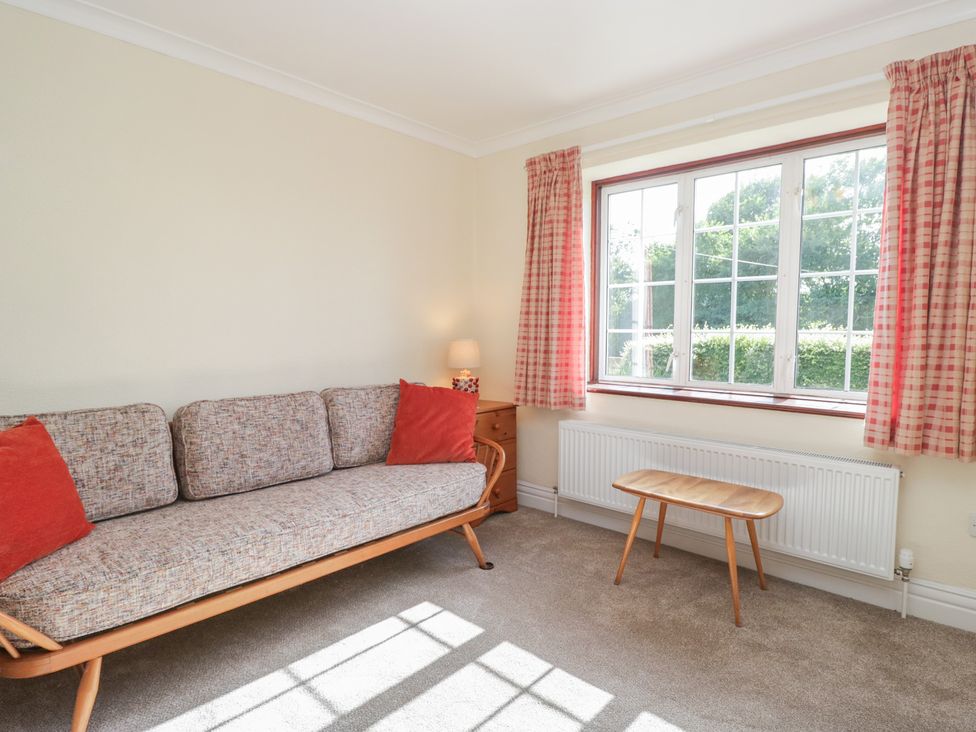 A living room with a sofa and a table at Throstlegarth in Milnthorpe