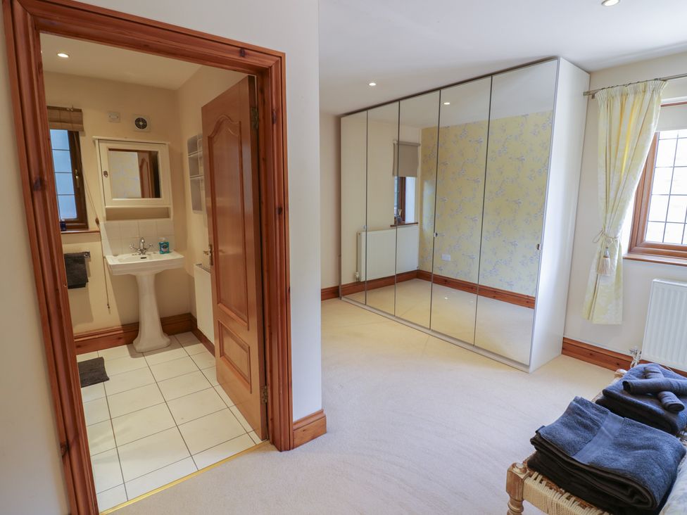 A bathroom with a sink and mirror at Meadow View Bungalow in Droitwich Spa