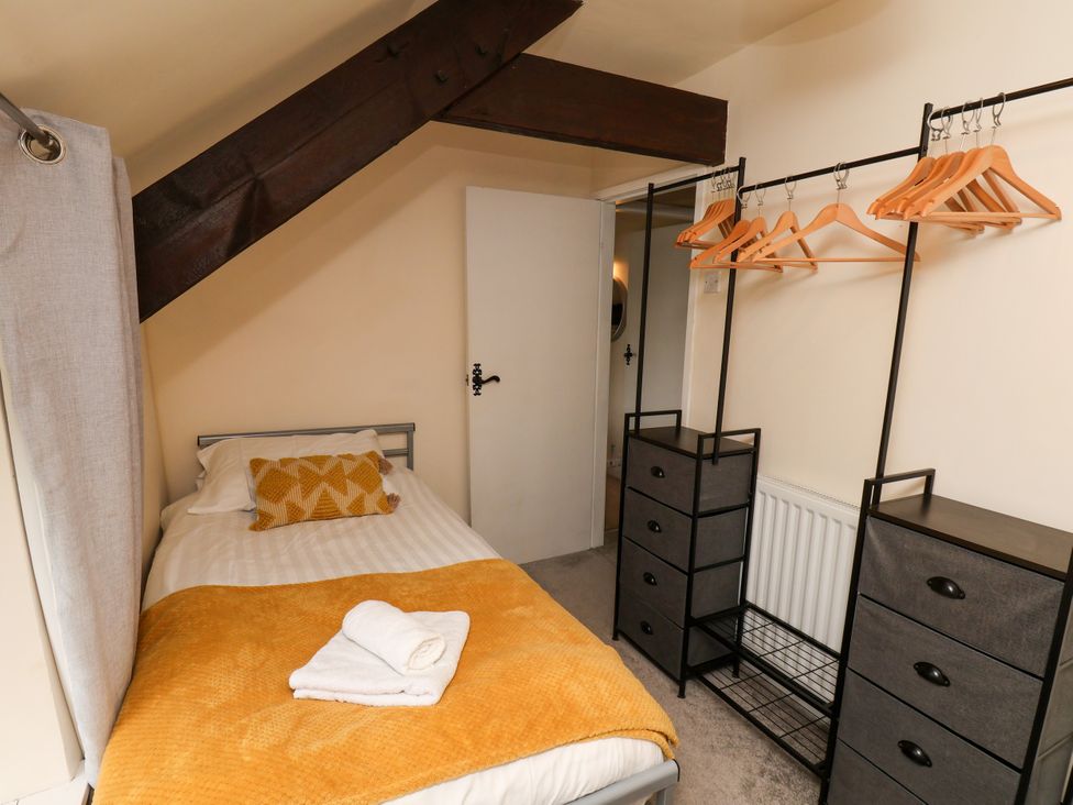 A bedroom with a single bed and wardrobe at Granary in peterculter