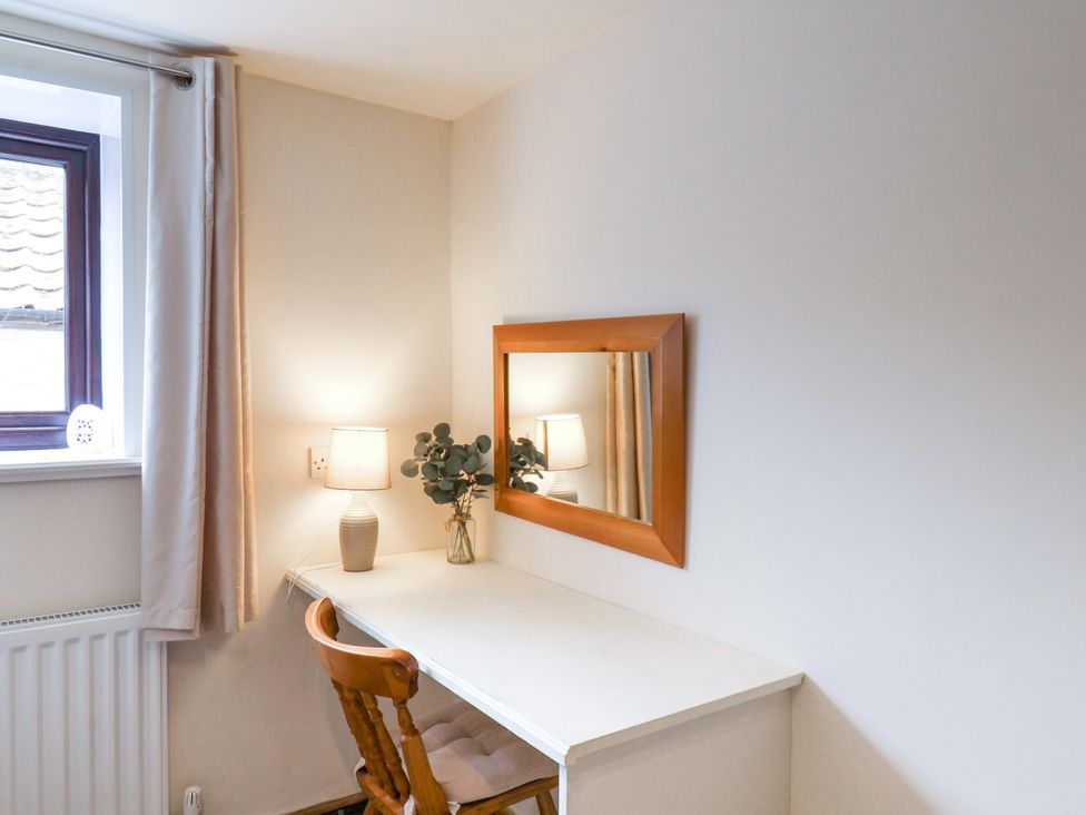 An office with a desk and lamp at Owl in Pickering