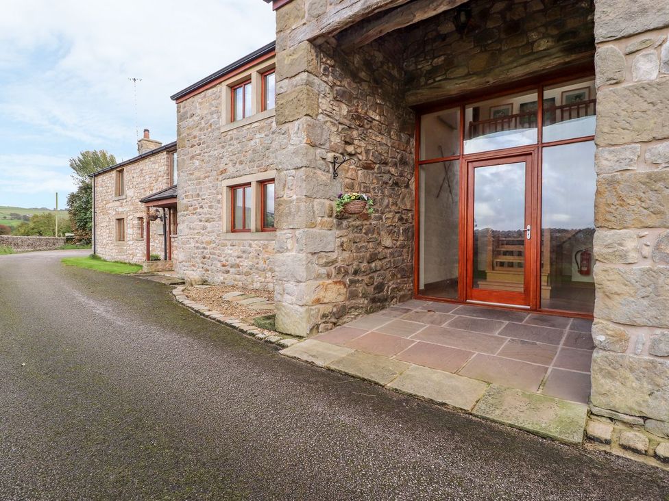 An entrance area with stone walls and a front door at Shepherd's Barn in Lancaster