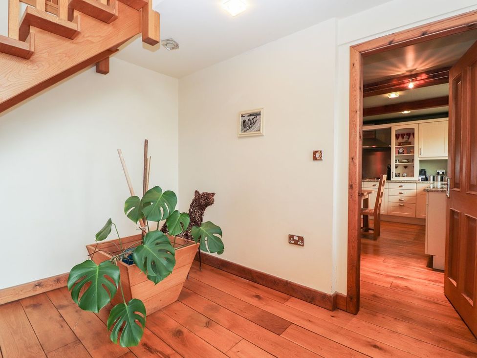 A hallway with a potted plant and staircase at Shepherd's Barn in Lancaster