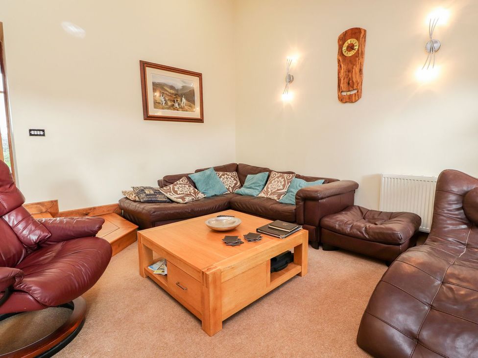 A living room with a sofa and coffee table at Shepherd's Barn in Lancaster